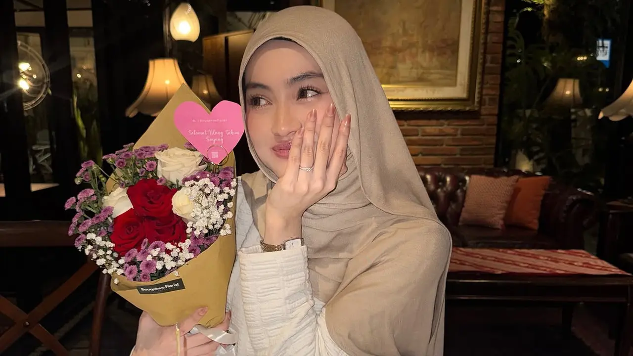 Eltasya Natasha Dapat Kejutan Terindah di Hari Ulang Tahun ke-26, Resmi Dilamar Kekasih