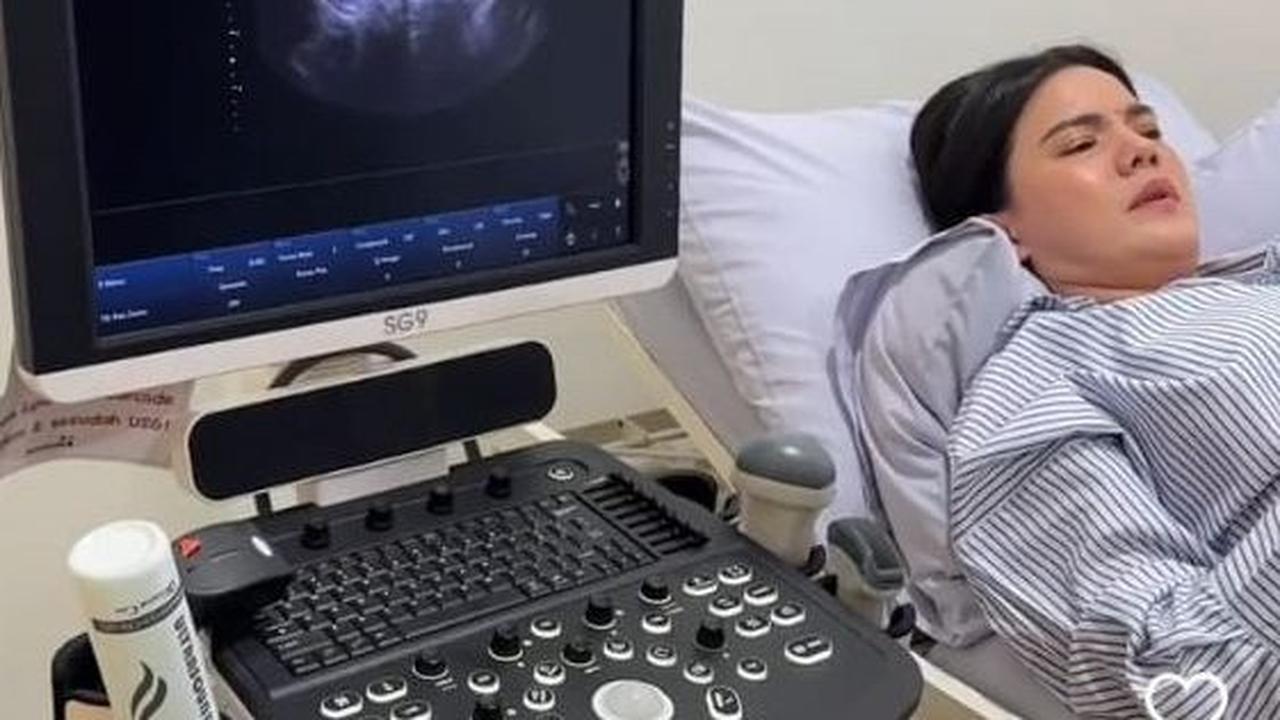 Namun, pada akhir tahun 2023, Alice merasakan nyeri hebat di perut bagian bawah. Pemeriksaan lebih lanjut menemukan ada pembuluh darah di dekat miom yang berukuran 6 cm. Pembuluh darah ini menandakan keganasan.