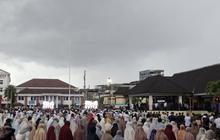 Kapolda Maluku Serukan Penguatan Persaudaraan dan Harmoni Sosial Saat Khutbah Idul Fitri di Ambon