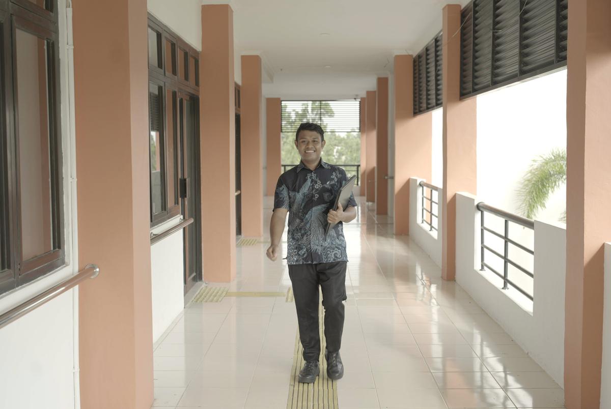 Bayubuana Toleu Guru Sekolah Rakyat Terintegrasi (SRT) 9 Banjarbaru