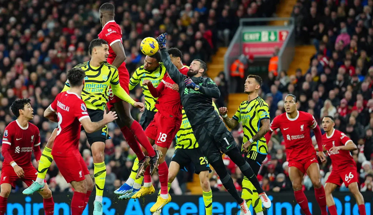 Bermain di depan publik sendiri, Liverpool dikejutkan dengan gol cepat Arsenal pada menit ke-4. (AP Photo/Jon Super)