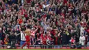 Pemain Liverpool Mohamed Salah melakukan selebrasi usai mencetak gol ke gawang Crystal Palace pada pertandingan Liga Inggris di Stadion Anfield, Liverpool, Inggris, Sabtu (18/9/2021). Liverpool menang telak 3-0. (AP Photo/Jon Super)