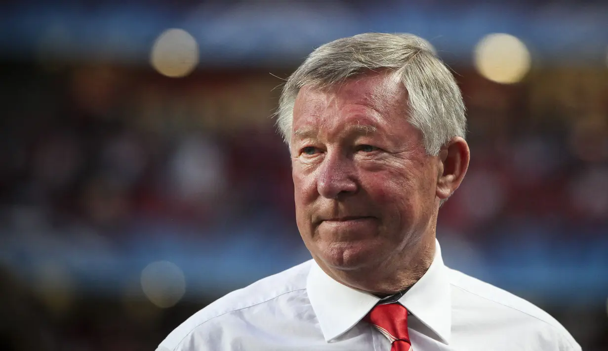 Banyak mengatakan bahwa Sir Alex Ferguson merupakan manajer paling sukses di Liga Inggris. Hal tersebut terbukti dari 13 gelar juara Liga Inggris yang berhasil disabet Manchester United. Fergie tercatat berhasil mencapai 500 poin hanya dalam 242 laga. (AFP/Patricia De Melo Moreira)