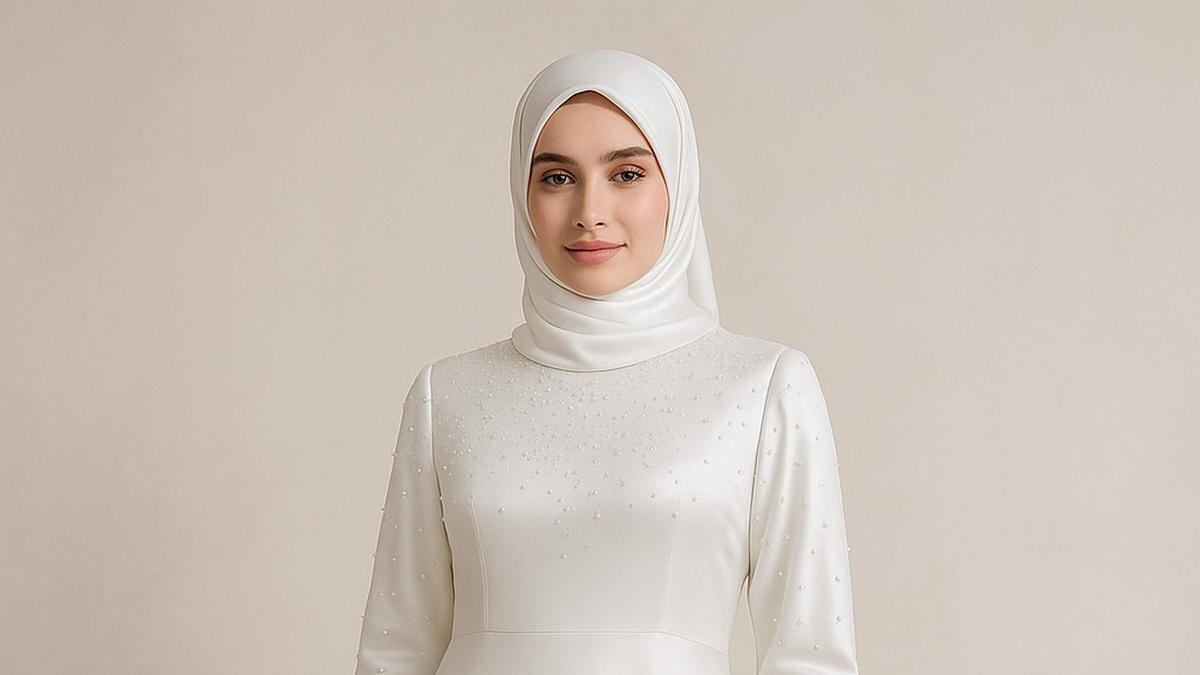 7 Cara Islami Padu Padan Dress Putih agar Cocok di Acara Resmi