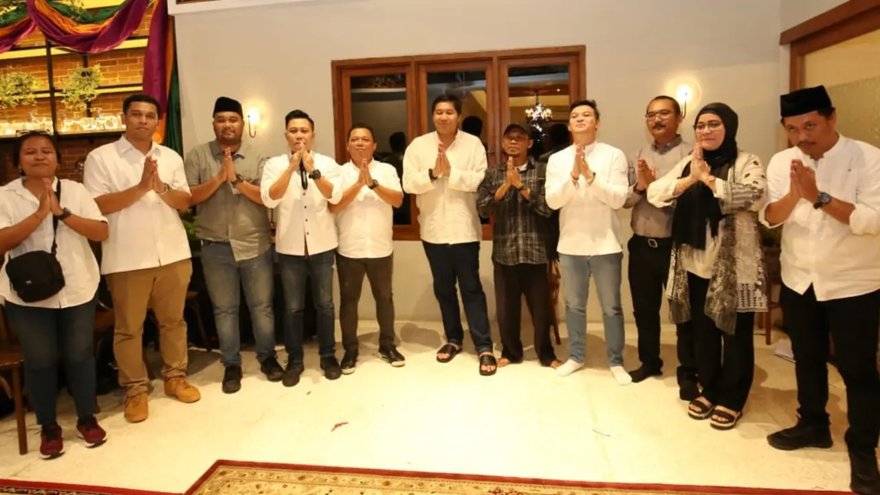 Politikus nasional Maruarar Sirait atau akrab disapa Ara ini, bertemu dengan para pemimpin organisasi pemuda nasional pada Minggu 7 April 2024 di kawasan Menteng, Jakarta Pusat.