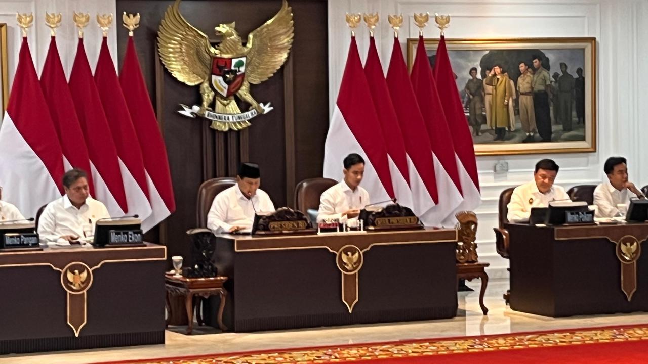 Prabowo Kumpulkan Menteri, Bahas Persiapan Hadapi Natal dan Tahun Baru
