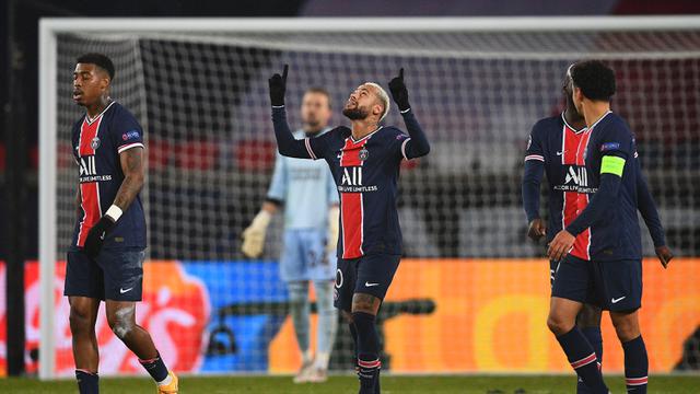 FOTO: Neymar Hattrick, PSG Juara Grup H