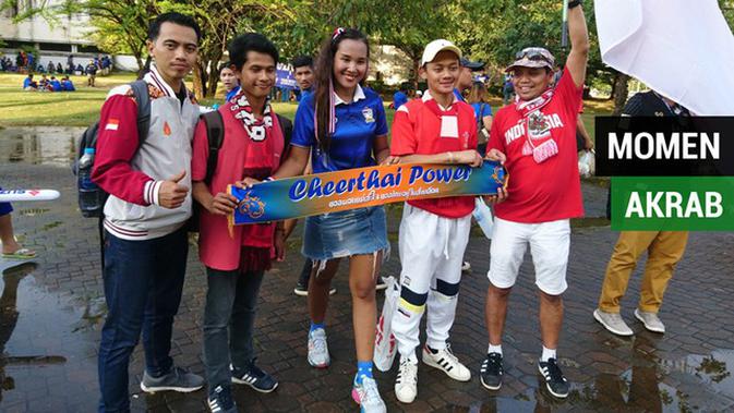 Video Keakraban Suporter Timnas Indonesia Dan Thailand Piala Aff Bola Com