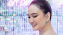 Shandy Aulia cukup lincah berpose menari dengan berbagai macam gaya. Wanita kelahiran 23 Juni 1987 ini antusias dengan kemeriahan konsep balerina bertajuk Magical Ballerina Night. (Instagram/shandyaulia)