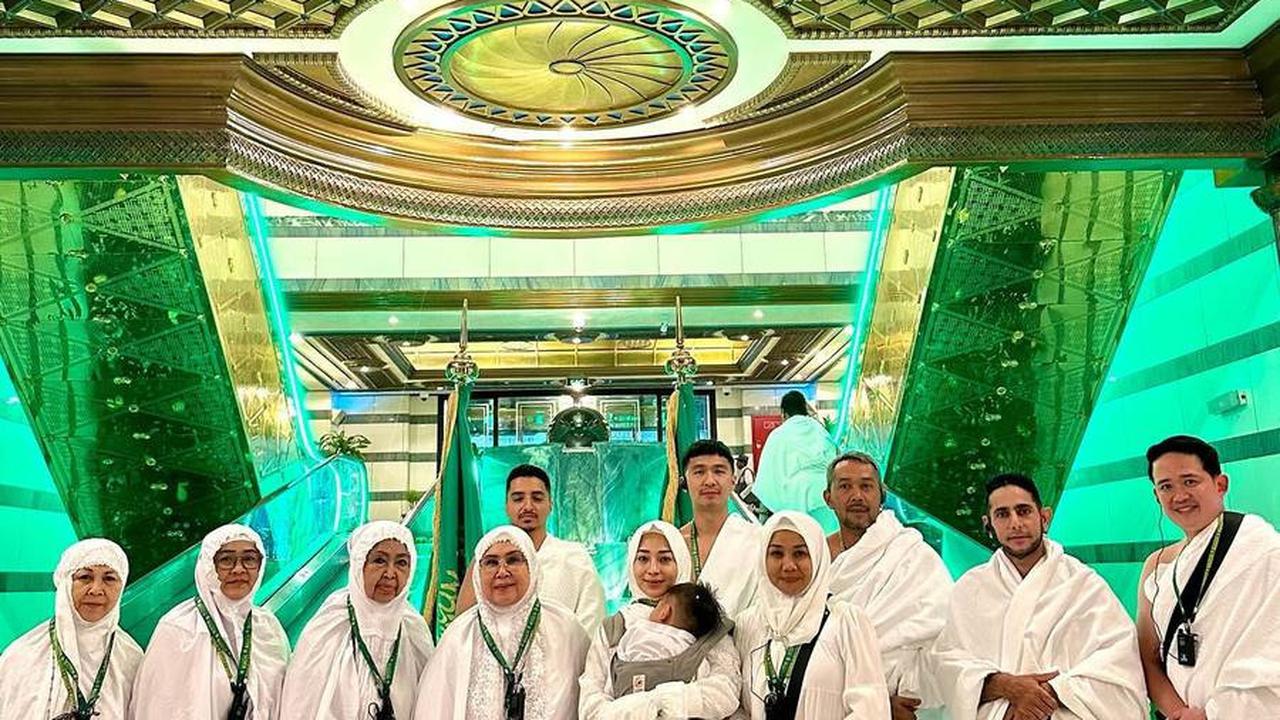 Bersama Suami dan Keluarga