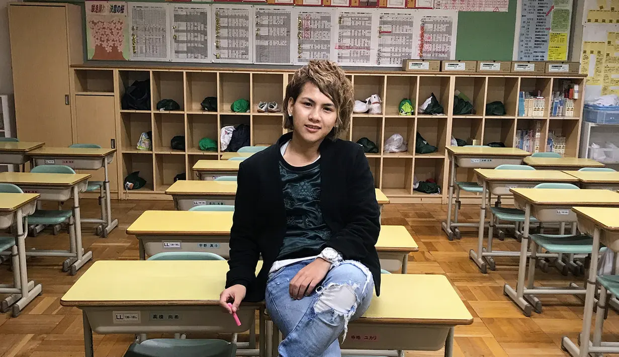 Melihat Evelyn Nada Anjani tampil berhijab, tak sedikit warga net yang membanjiri kolom komentar dengan pujian. Bahkan, mereka juga menyemangati Evelyn untuk terus belajar secara perlahan dalam berhijab. (Instagram/evelinnadaanjani)