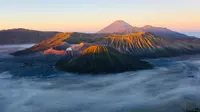 Terkenal akan spot edelweis yang cantik, Taman Nasional Bromo-Tengger-Semeru dapat menjadi opsi untuk melakukan pendakian. (Foto: Unsplash.com/Kevin Zhang)