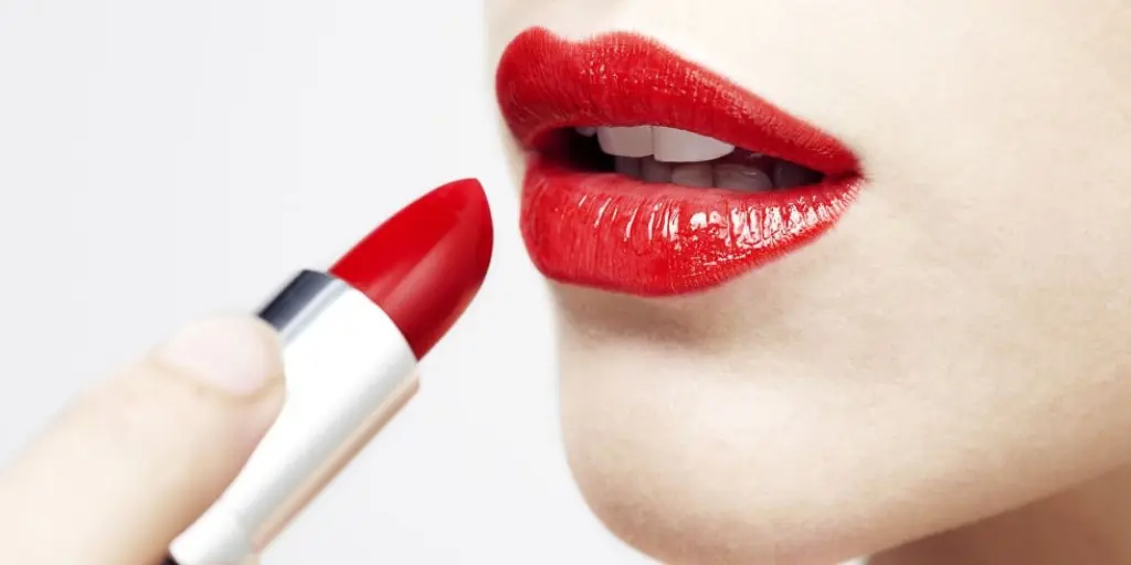Lipstik merah. (via: stylenfame.com)