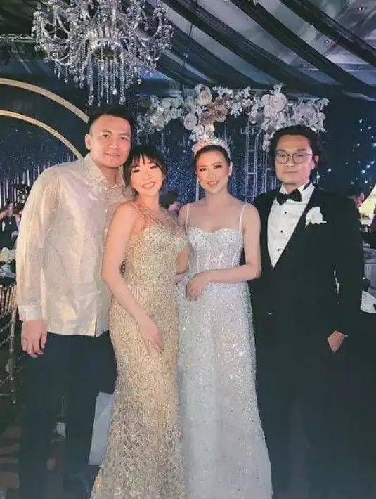 Saat masih bersama, Gisella Anastasia dan Wijin sempat kondangan bareng. Outfit mereka tampak elegan, menyaingi kedua mempelai. [Instagram @jaysforeal]
