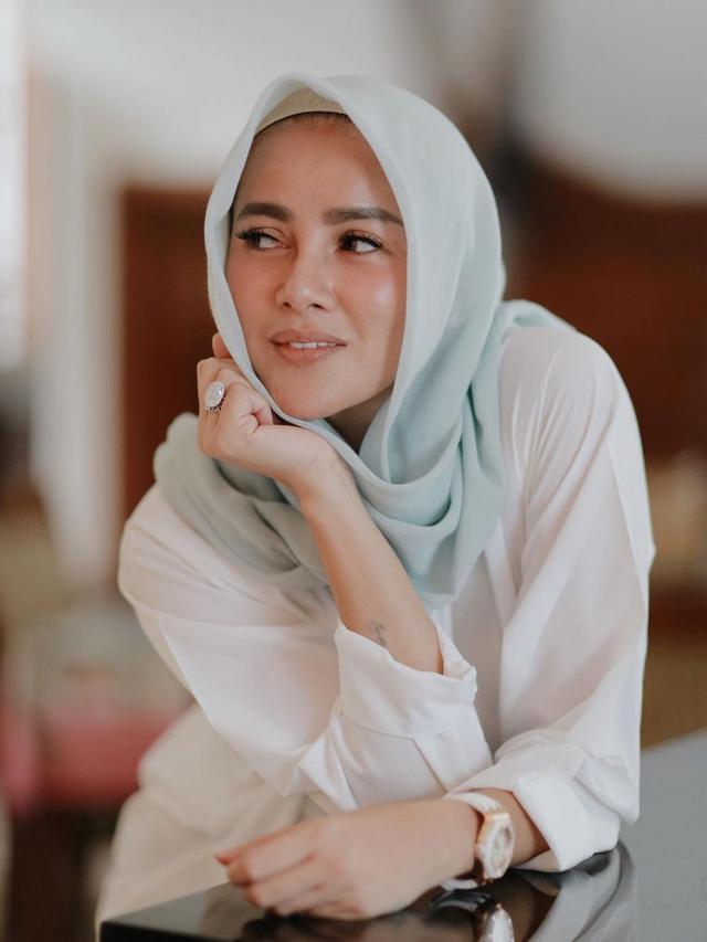 Olla Ramlan Jelaskan Alasan Menghapus Nama Suami di Bio Instagram