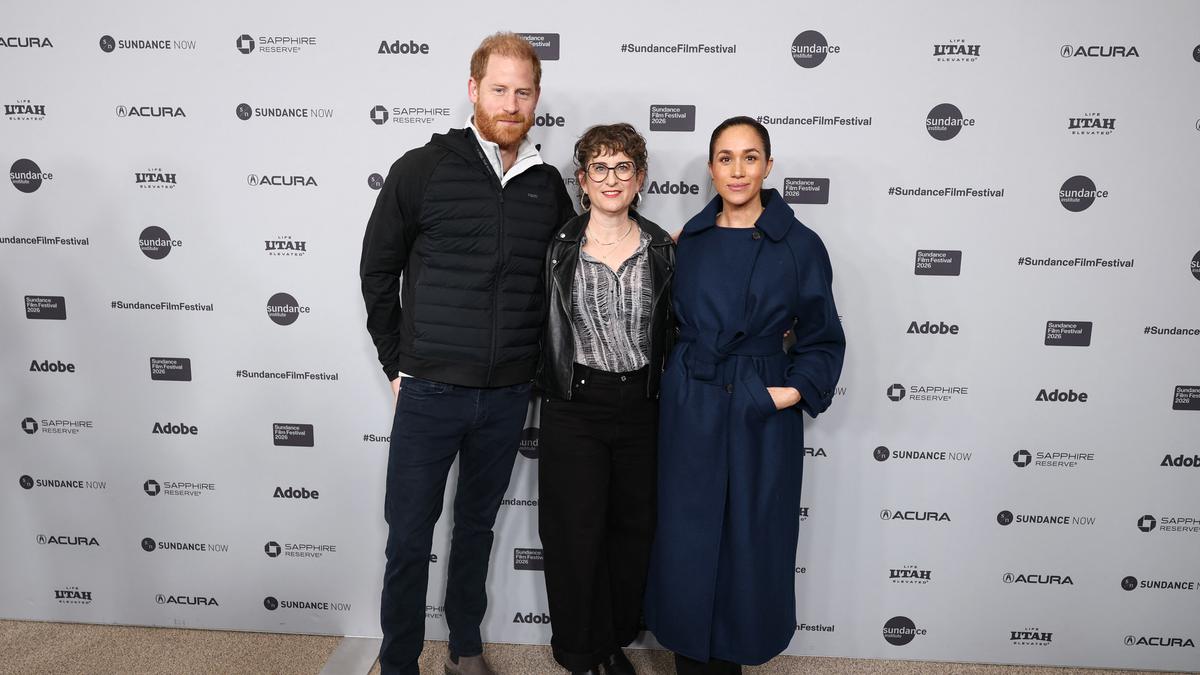 Gaya Glamor Meghan Markle Promosi Film Dokumenter, Kursi Seharga Rp115 Juta Tak Laku