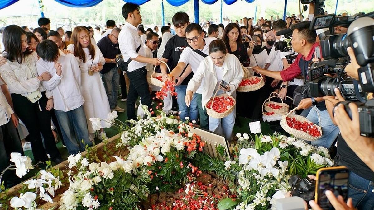 Klarifikasi Ashanty Usai Dihujat Karena Ngonten Kala Melayat ke Mendiang Benny Laos