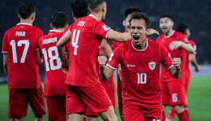 Pemain Timnas Indonsia merayakan gol yang dicetak oleh Egy Maulana Vikri ke gawang Vietnam dalam laga Grup F Kualifikasi Piala Dunia 2026 zona Asia di Stadion Utama Gelora Bung Karno, (SUGBK) Senayan, Jakarta, Kamis (21/3/2024) malam WIB. (Bola.com/Bagaskara Lazuardi)