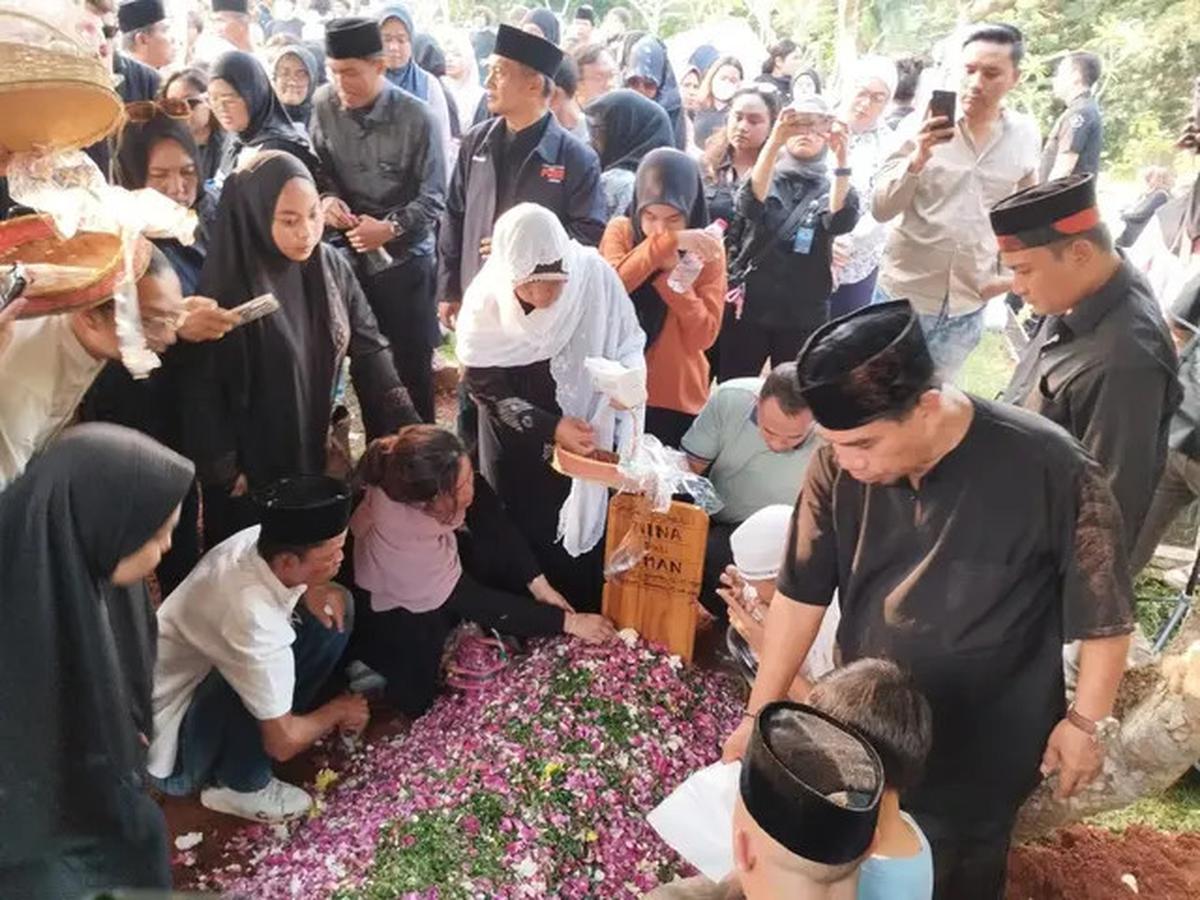 Iis Dahlia Ungkap Firasat Mpok Alpa, Minta Kutek Dicopot Sebelum Mendiang Berpulang