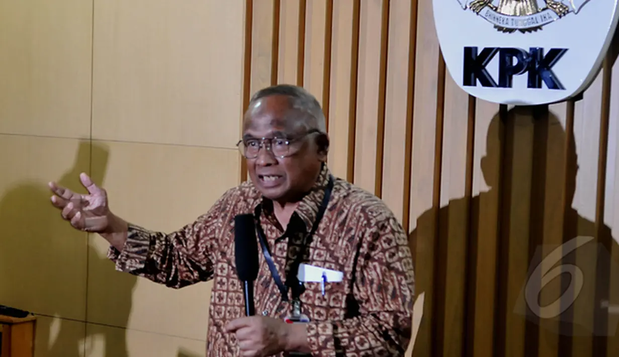 Plt Ketua KPK Taufiequrachman Ruki saat menghadiri konferensi pers di Gedung KPK, Jakarta, Rabu (25/2/2015). Ruki memberikan pernyataan terkait kasus AS dan BW (Liputan6.com/Johan Tallo)