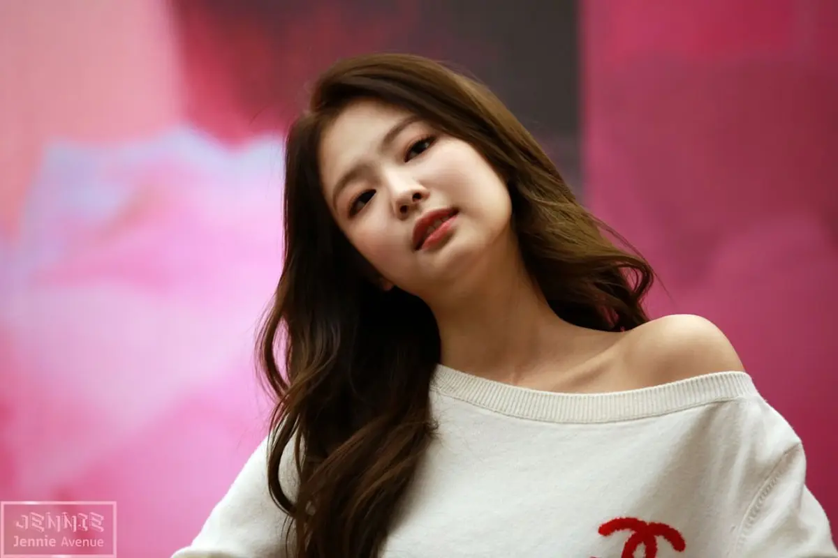 Jennie SOLO