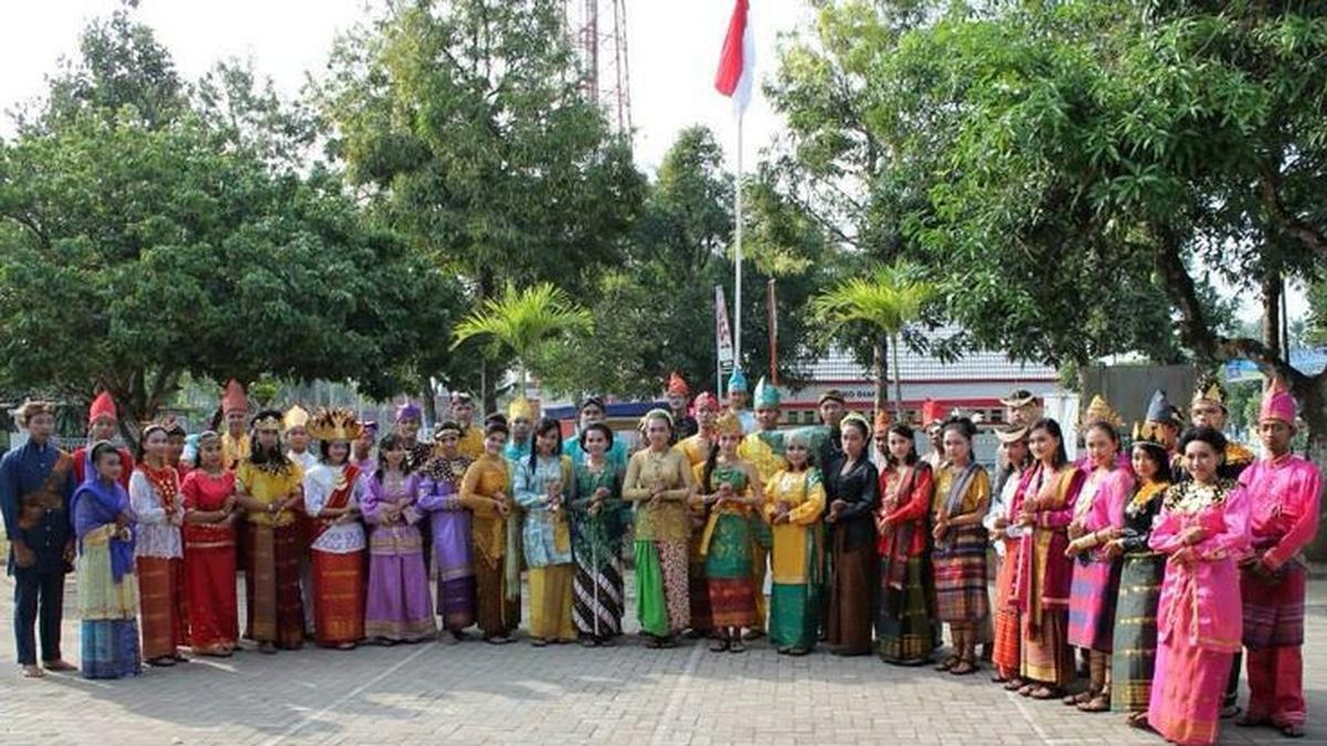 Kenapa Orang Indonesia Memiliki Nama dengan 1 Suku Kata, tanpa Nama Depan dan Belakang?
