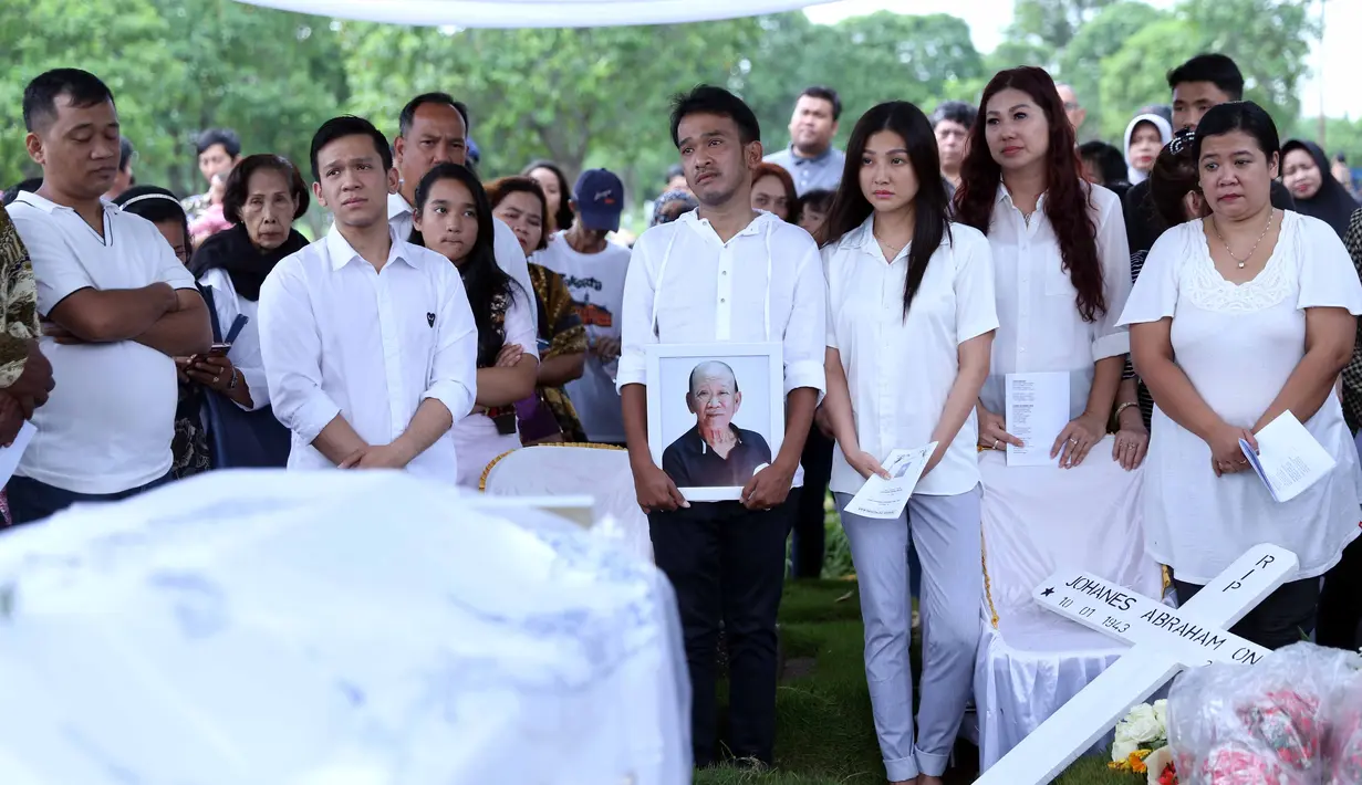 Banyak pelajaran yang didapatkan Ruben dari mendiang ayahnya semasa masih hidup. Banyak nasihat yang diberikan ayahnya yang hingga kini masih dipegang untuk menjalani hidup. Begitu juga dengan kalimat motivasi. (Nurwahyunan/Bintang.com)