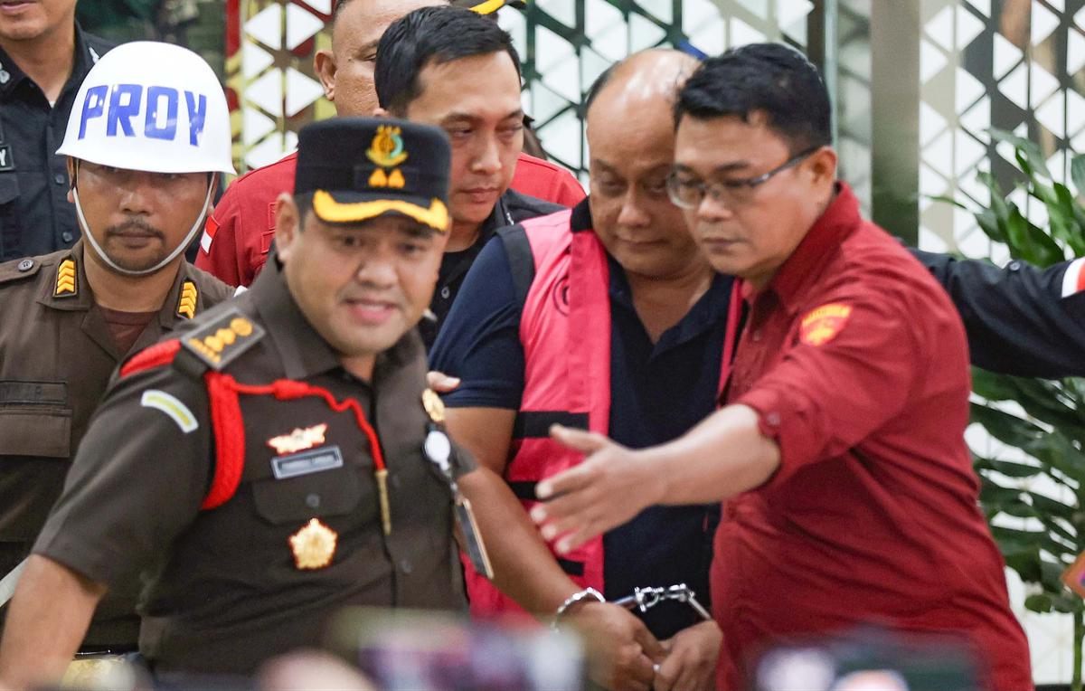 FOTO: Tiga Eks Pimpinan BGN Ditahan dalam Kasus Dugaan Korupsi Program MBG