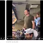 Elon Musk tertangkap kamera sedang menyapa para penonton yang hadir di Stadion Lusail, Qatar untuk menyaksikan pertandingan final Piala Dunia 2022 pada Rabu, (19/12/22) dini hari WIB. (source: Twitter.com/MattWallace888)
