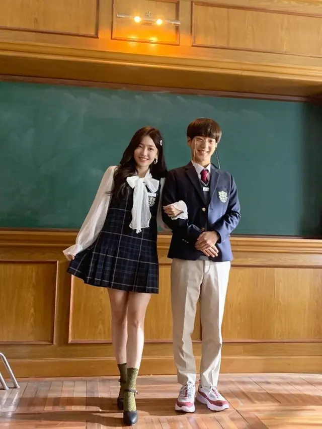Momen Manis Pemain Extraordinary You di Luar Syuting (sumber: instagram/mbcdrama_now)