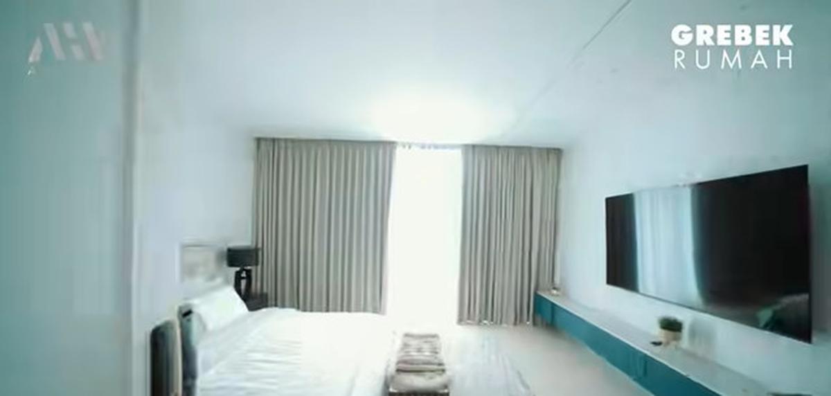 Potret Kamar Tidur Aura Kasih, Simpel dengan Nuansa Serba Putih