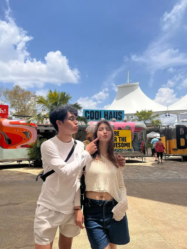 Akhirnya Dilamar, 8 Gaya Bucin Serasi Casandra Lee dan Ryuken Lie Saat Concert Date hingga Kondangan