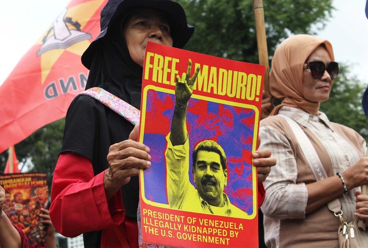 FOTO: Solidaritas Rakyat Biasa Gelar Aksi Damai Dukung Rakyat Venezuela