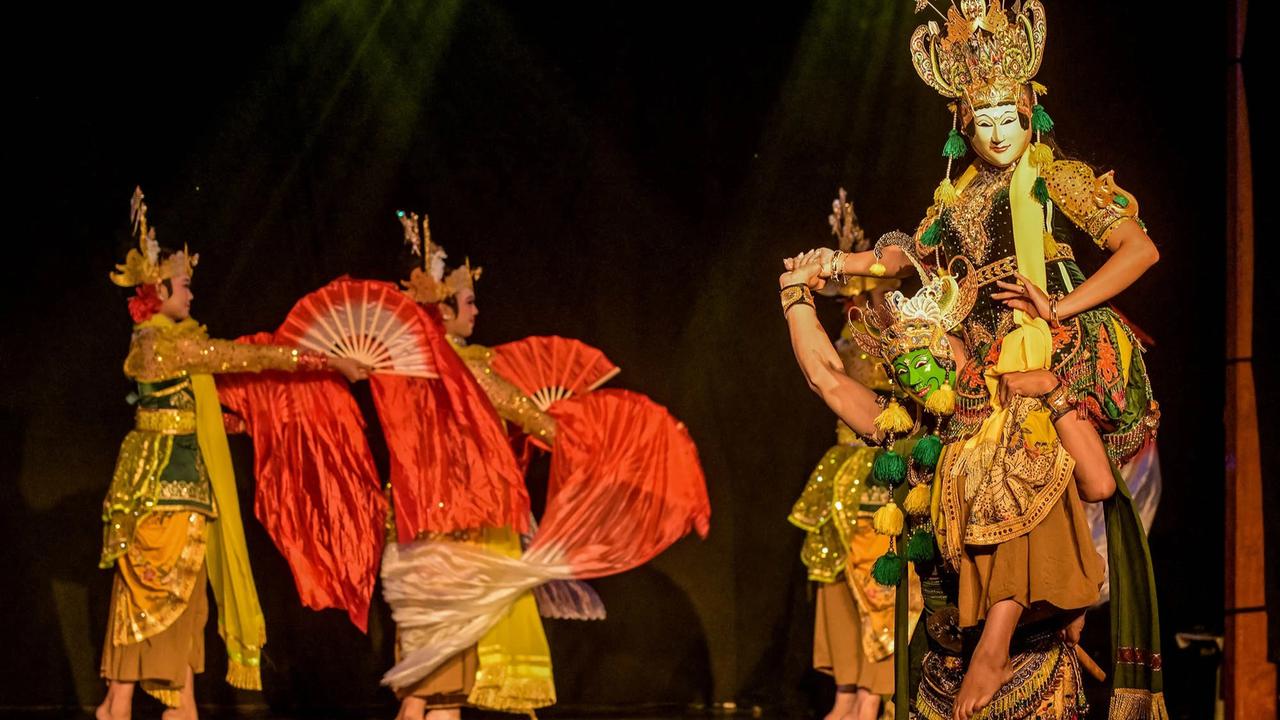 FOTO: Wayang Topeng Panji Hadirkan Pesona Tradisi di Taman Budaya Surabaya