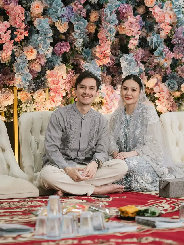 Sarah Gibson Hamil Anak Pertama