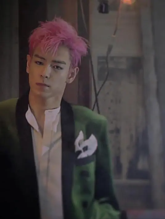 Kini T.O.P Big Bang sudah berangsur membaik setelah terbaring lemah di ruang ICU sebuah rumah sakit. Kondisinya kala itu juga terbilang sangat mengkhawatirkan, dan hal ini juga diungkapkan sang ibu pada awak media. (Instagram/choi_seung_hyun_tttop)