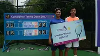 Pasangan Indonesia, Justin Barki/Christopher Rungkat, menjadi juara nomor ganda ajang Combiphar Tennis Open 2017 pekan ketiga di Jakarta, Sabtu (25/2/2017). (Pelti/Dwi Ari Setyadi)