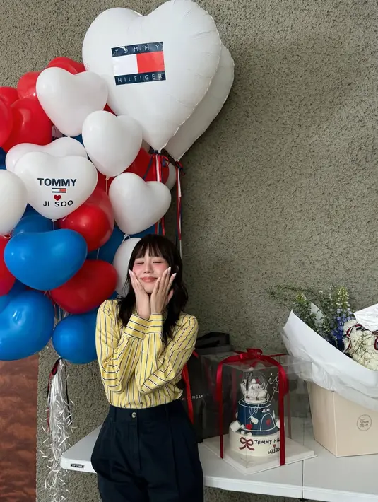 Biasa tampil dengan sleek hair, Jisoo BLACKPINK tampil manglingi di kampanye terbaru Tommy Hilfiger [@sooyaaa__]