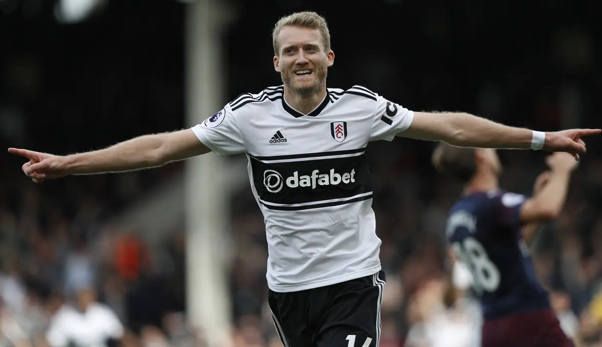 Andre Schurrle. Anggota skuat Timnas Jerman peraih trofi Piala Dunia 2014 ini pensiun di usia 29 tahun saat dipinjamkan Borussia Dortmund ke Spartak Moscow pada Juli 2020. Tekanan yang dirasakan saat berkarier menjadi alasan ia memutuskan pensiun dini dari sepak bola. (AFP/Adrian Dennis)