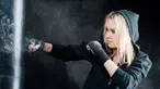 Tidak hanya pandai berdandan, wanita-wanita ini juga hebat dalam pertarungan di atas ring tinju. 