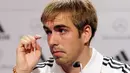 Bek dan kapten Jerman Philipp Lahm saat sesi konferensi pers di Hotel Velmore, Erasmia, Pretoria, 1 Juli 2010 jelang laga perempat final PD 2010 melawan Argentina di Cape Town. AFP PHOTO / JOHN MACDOUGALL 