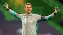 Manuel Neuer merupakan kiper andalan Bayern Munchen dan Timnas Jerman. Kesuksesannya berawal ketika dirinya dipercaya sebagai kiper utama FC Schalke asuhan Ralf Rangnick pada tahun 2005. Bakatnya terus berkembang hingga menjadi salah satu kiper terbaik di dunia. (AFP/Pool/Migue A. Lopes)