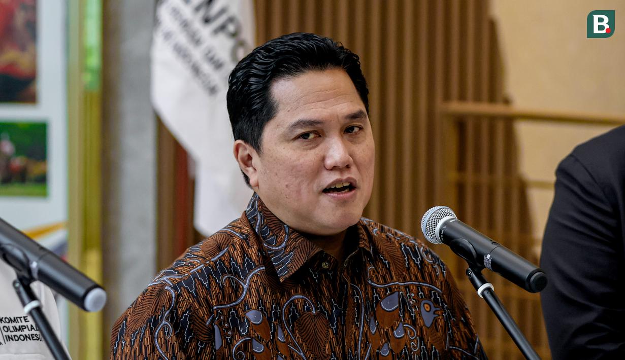 Menpora RI, Erick Thohir, memberikan keterangan setelah melakukan pertemuan membahas SEA Games 2027 di Kantor Kemenpora RI, Senayan, Jakarta Pusat, Jumat (20/02/2026). (Bola.com/Nur Iman Ali)