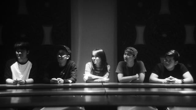 Grup musik Bobby & The Opis baru saja merelease album mereka bertajuk Kisah Terindah Hidup Kita