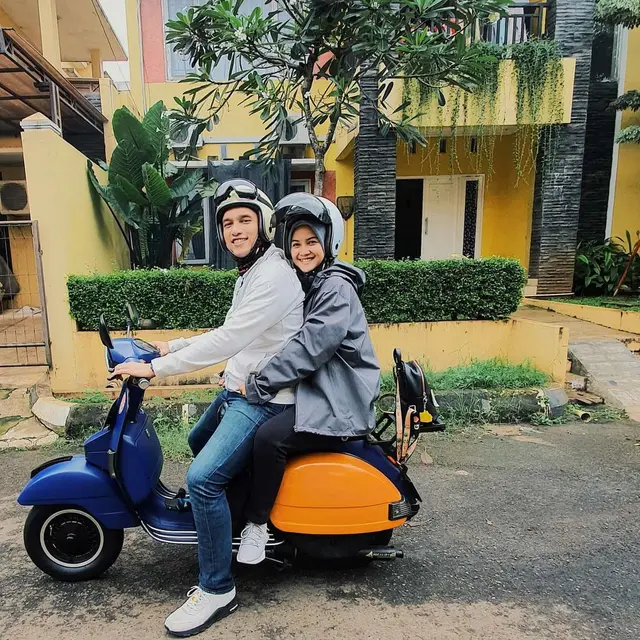 Mualaf Demi Bisa Menikah, Ini 6 Potret Romantis Giovanni Tobing dan Sang Istri
