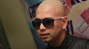 Walau Botak Artis Artis Ini Tetap Ganteng News Entertainment Fimela Com