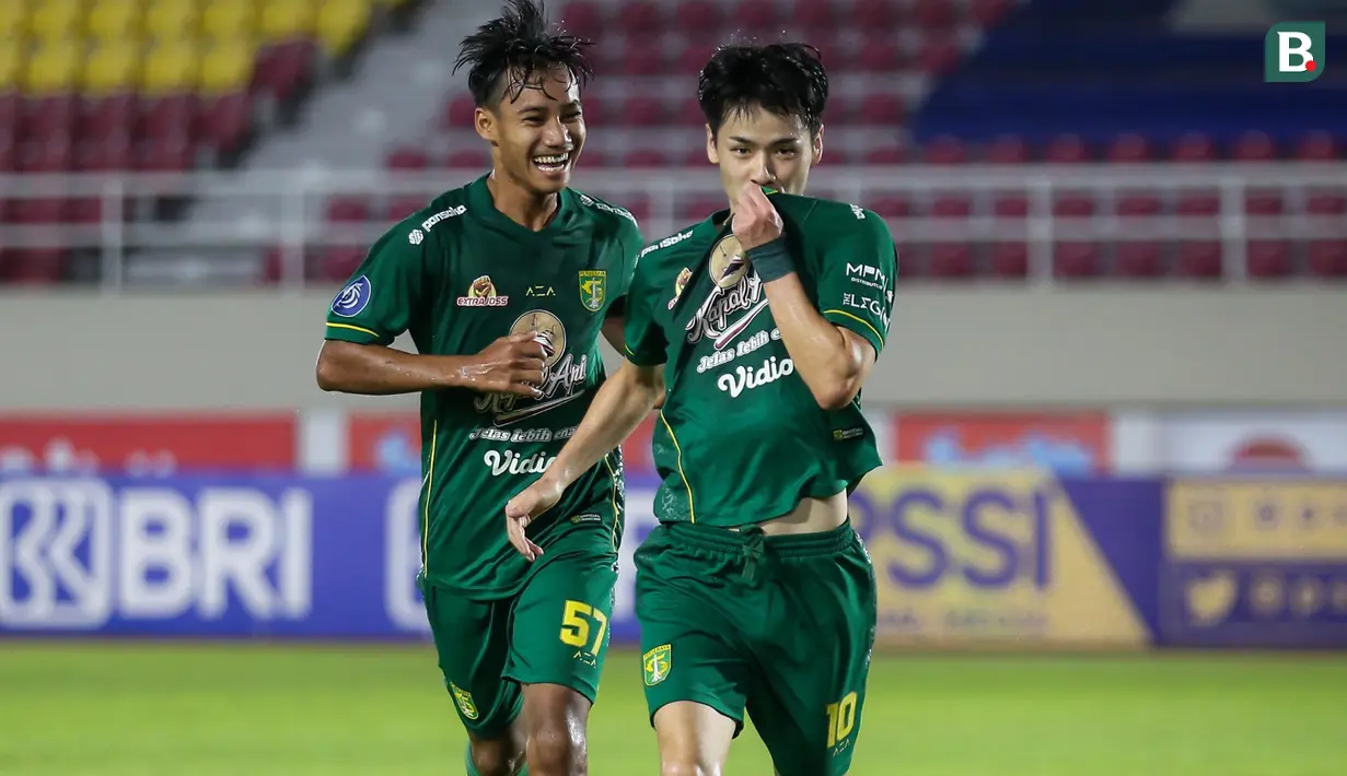 Taisei Marukawa menjadi satu-satunya pemain di BRI Liga 1 musim 2021/2022 yang mampu merebut gelar player of the month lebih dari satu kali. Ia melakukannya dua kali untuk edisi bulan Oktober dan Desember 2021. (Bola.com/Bagaskara Lazuardi)