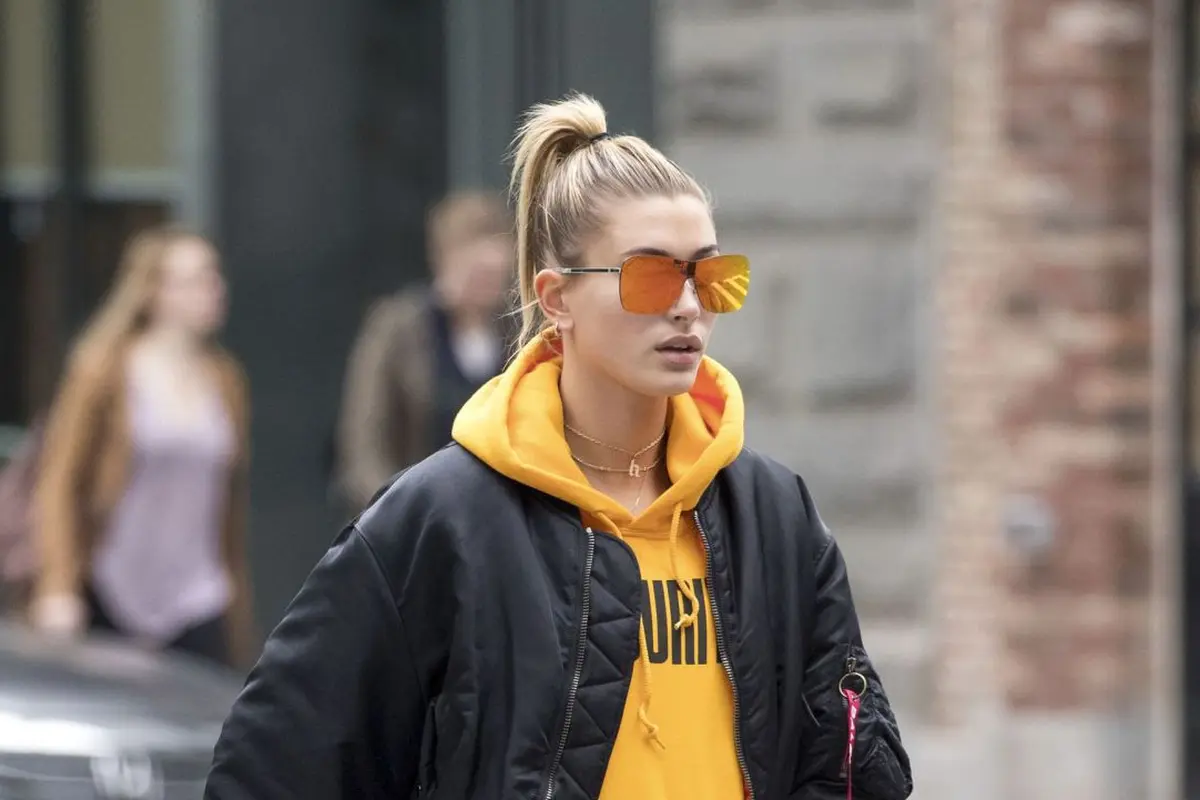 [Bintang] Selain Kendall Jenner-Gigi Hadid, 5 Model Ini Disebut Sebagai Ikon Street Styler Paling Fashionable