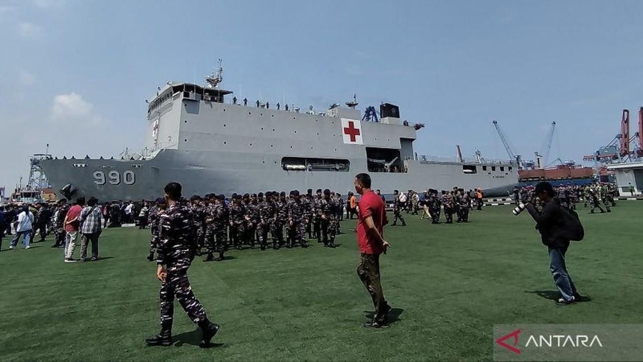 KRI Rumah Sakit TNI AL Dikerahkan ke Sumatera, Bawa Bantuan Medis dan Logistik Respons Bencana