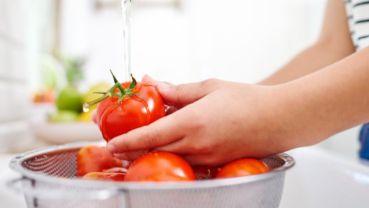 Cara Alami Hilangkan Pestisida dari Buah dan Sayur Pakai Bahan Ajaib di Dapur, Makanan Jadi Lebih Sehat dan Bergizi